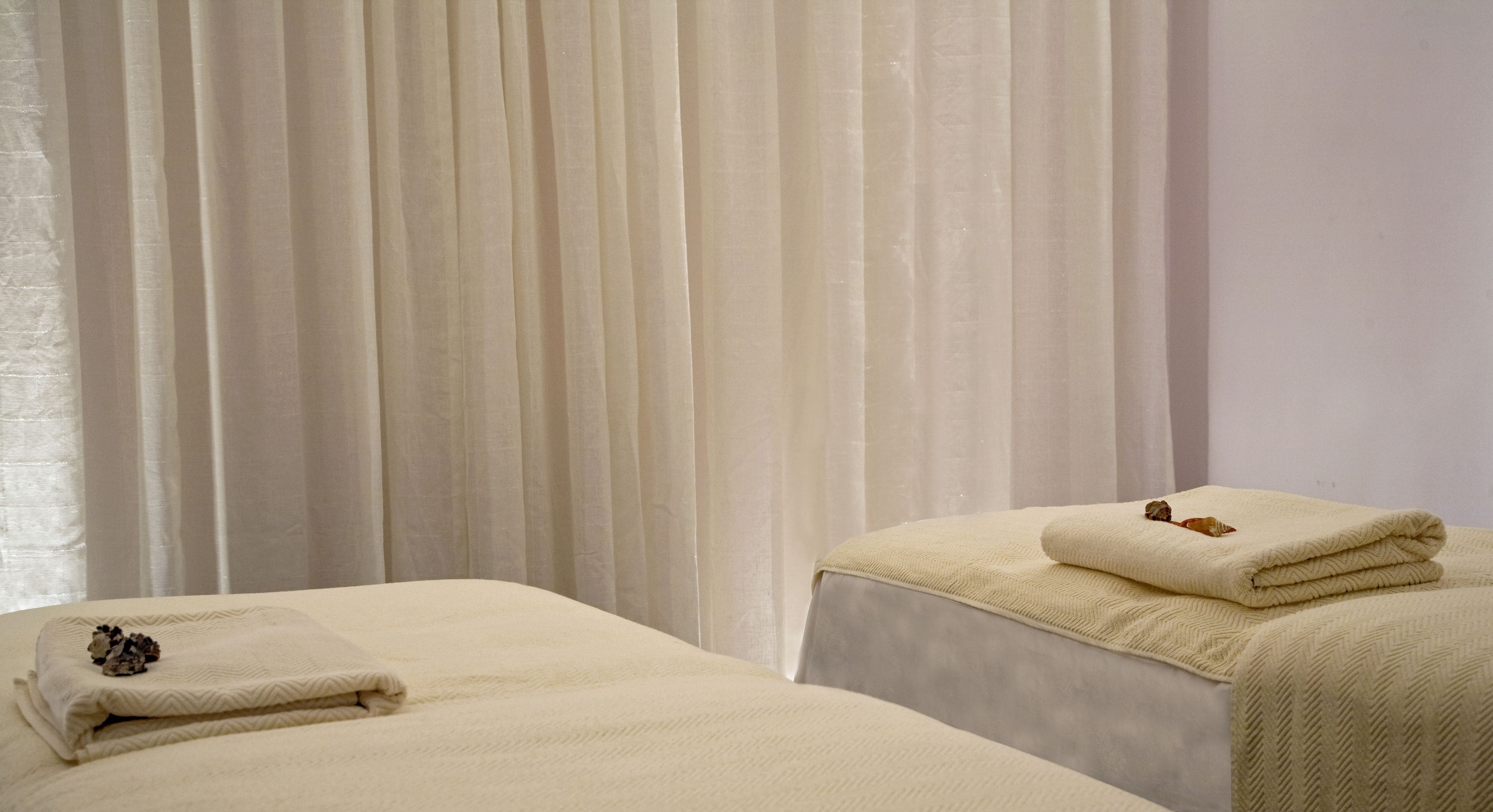 couples treatment room(s), body treatments, hot stone massages