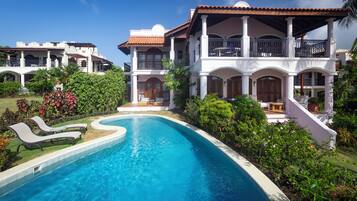 Premium bedding, minibar, in-room safe, iron/ironing board