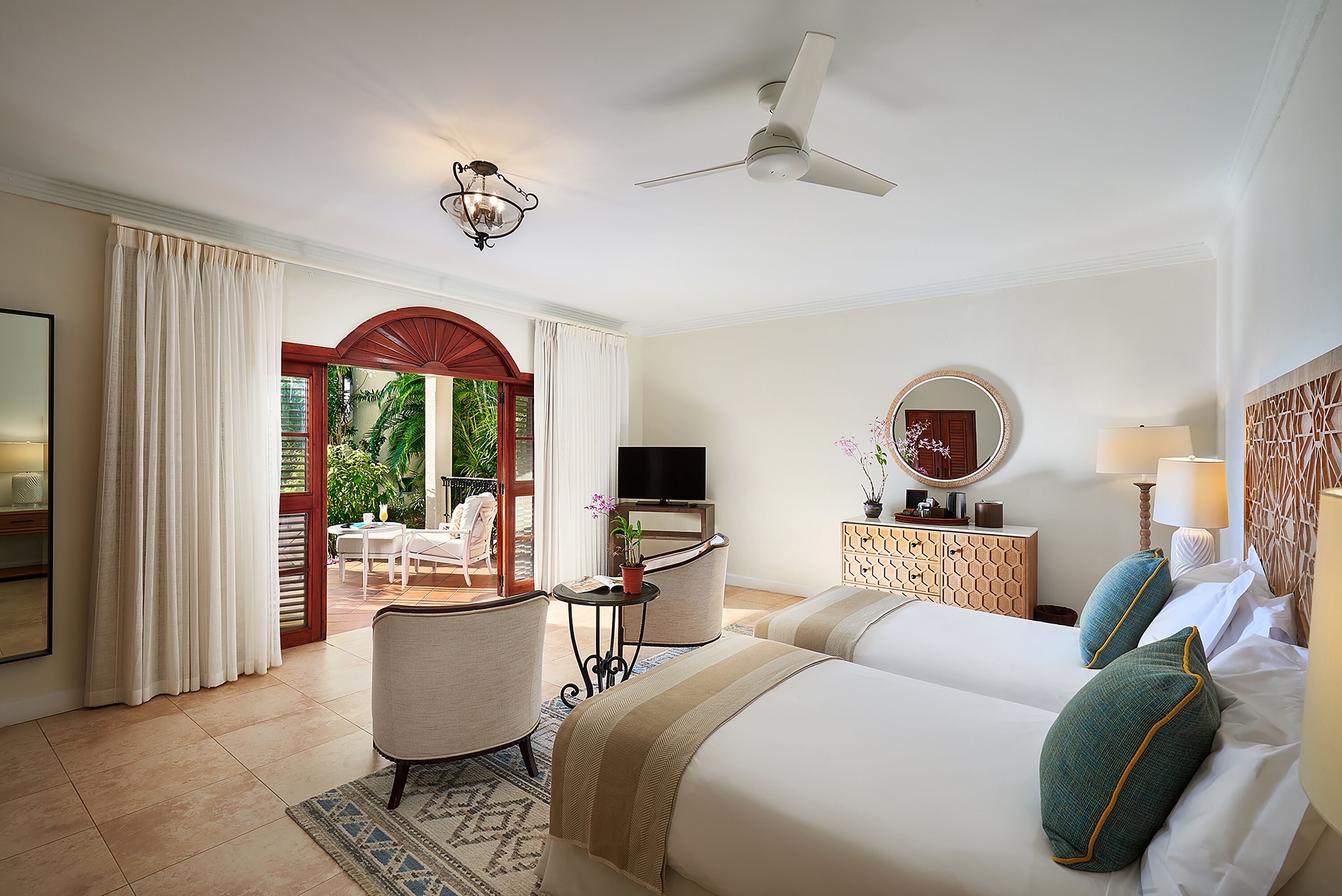 room, 1 king bed, garden view | premium bedding, minibar, in-room safe, iron/ironing board