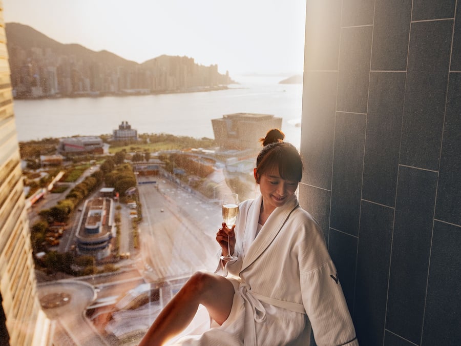 Cool Corner Room - Rum - 1 kingsize-säng - utsikt mot hamnen - hörn | Badrum | Badkar och dusch, lyxtoalettartiklar, hårtork och badrock