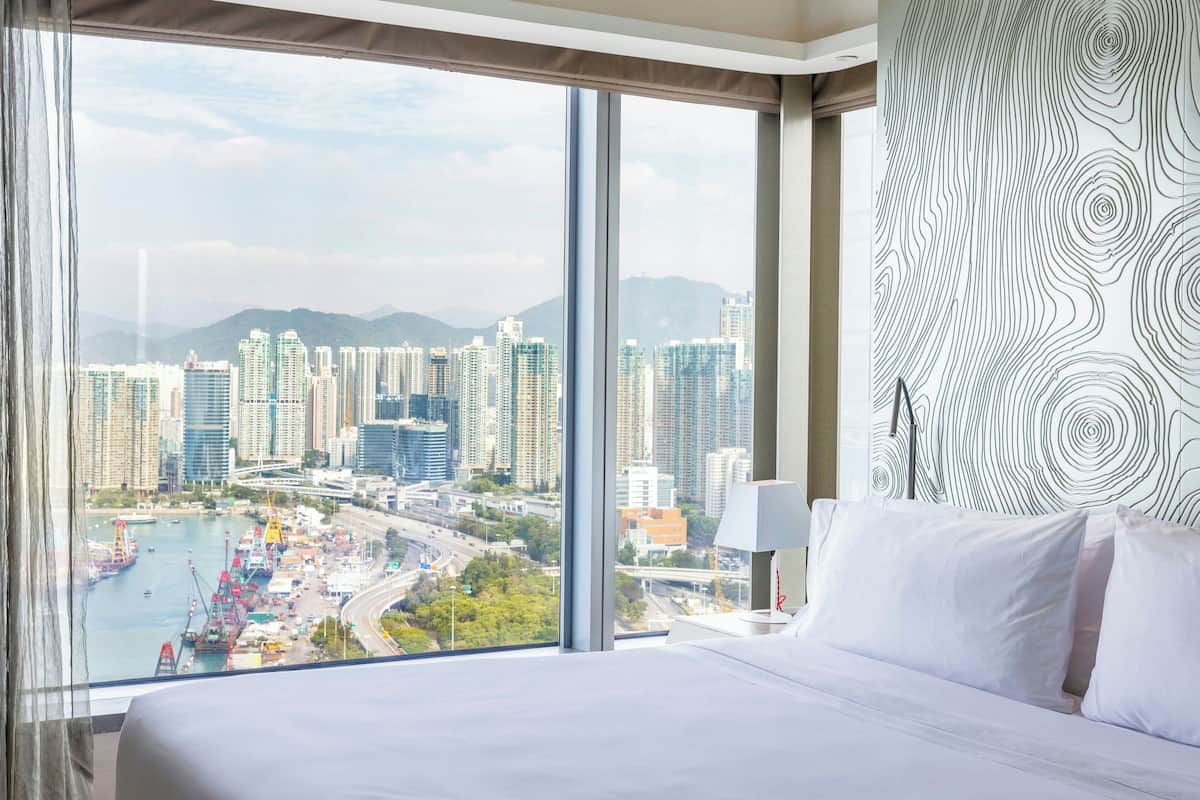 fantastic suite, suite, 1 king bed, non smoking, oceanfront | 1 bedroom, hypo-allergenic bedding, minibar, in-room safe