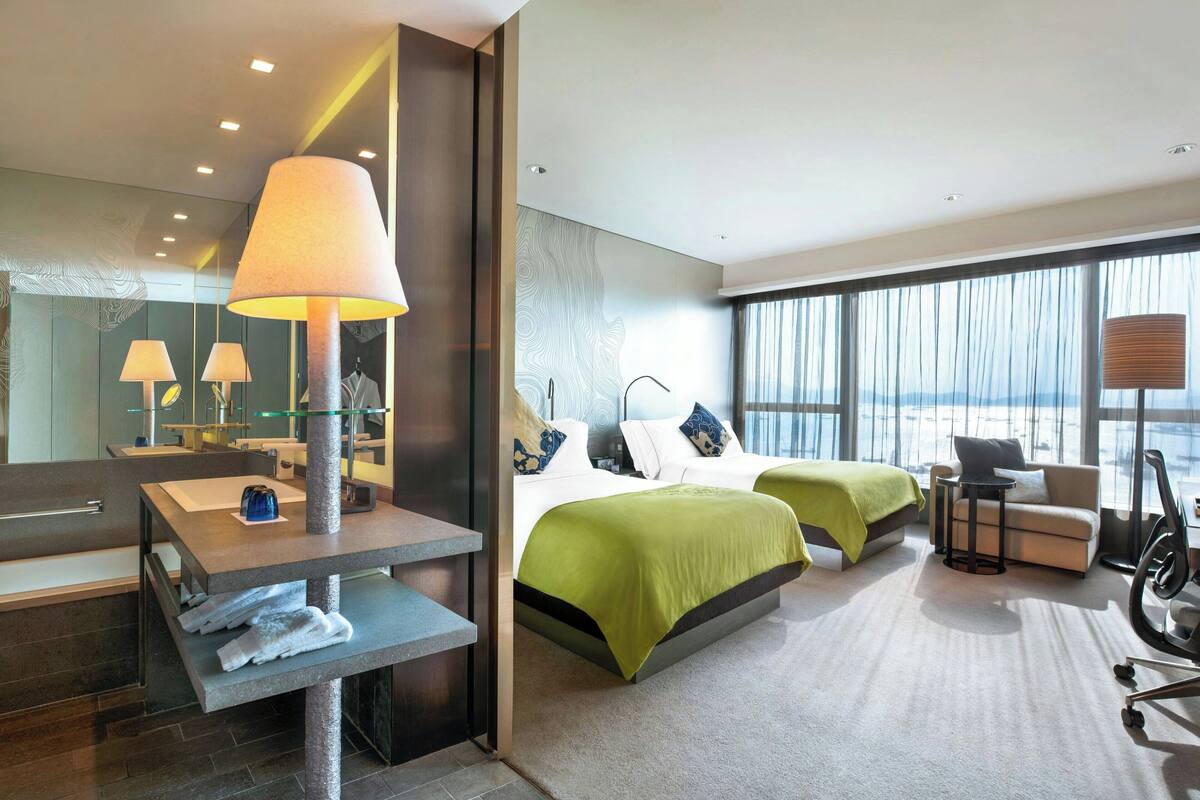 Fabulous Room, Phòng, 2 giường đơn, sát bãi biển | Bộ đồ giường kháng dị ứng, minibar, két bảo mật tại phòng, bàn 