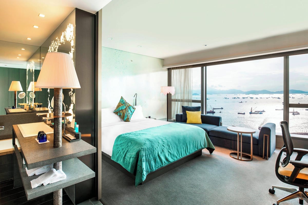 Fabulous Room, ห้องพัก, เตียงคิงไซส์ 1 เตียง, ริมทะเล | เครื่องนอนป้องกันสารก่อภูมิแพ้, มินิบาร์, ตู้นิรภัยในห้องพัก, โต๊ะทำงาน