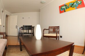 32-inch flat-screen TV with cable channels, TV
