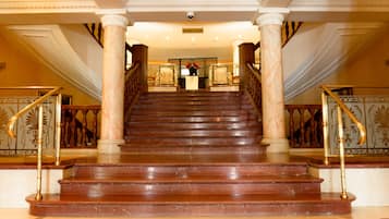 Lobby lounge