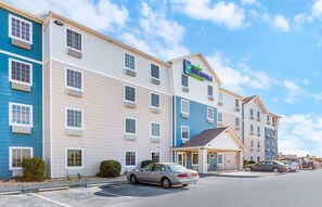 Exterior - Extended Stay America Select Suites - Wilmington - West (Wilmington)