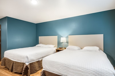 WoodSpring Suites Tyler Rose Garden