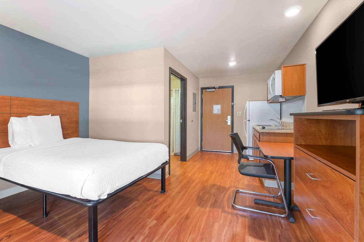 Escritorio y espacio para trabajar con un portátil