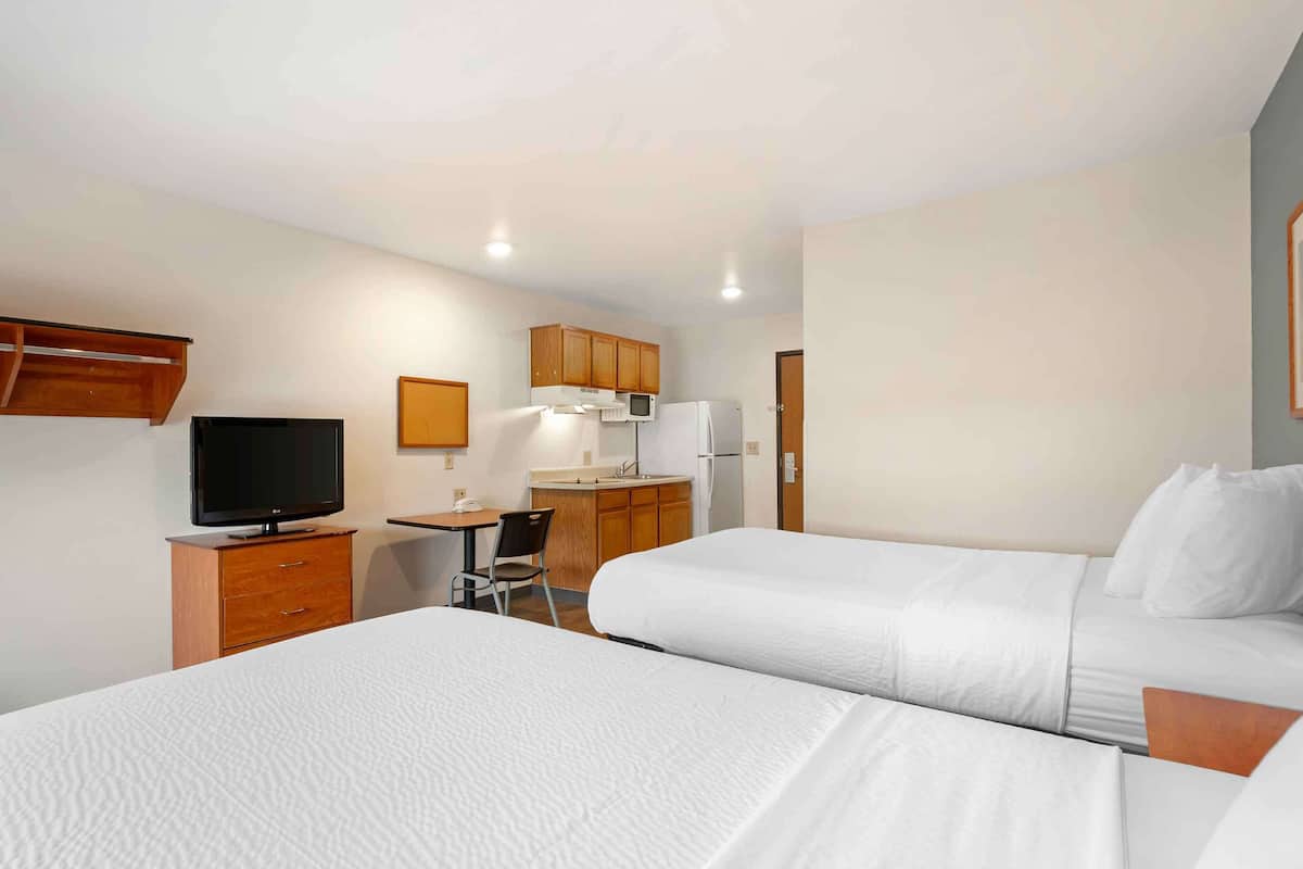 Escritorio y espacio para trabajar con un portátil