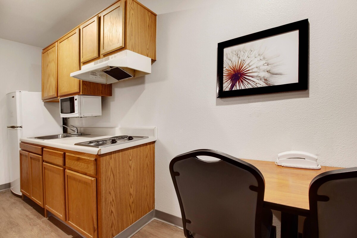 Room, 2 Double Beds, Accessible, Non Smoking | Desk, laptop workspace, iron/ironing board (on request), WiFi (free)