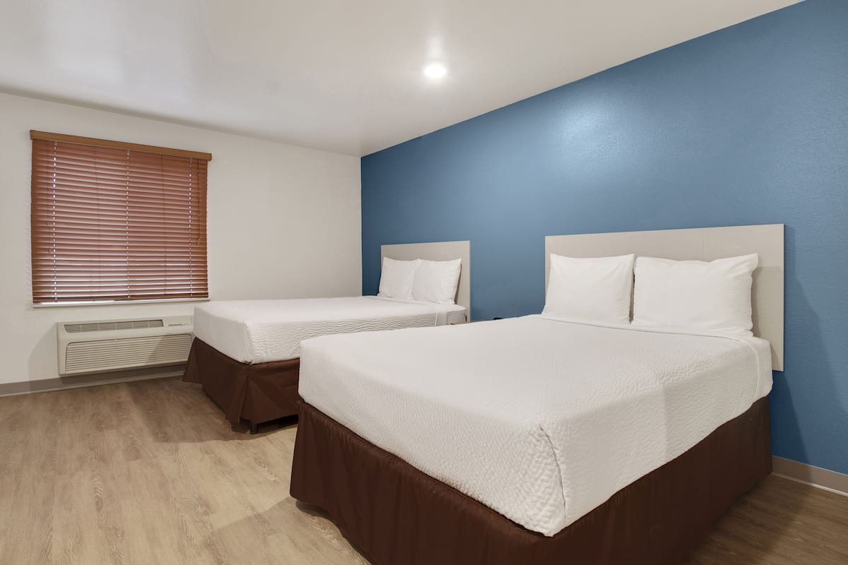 Desk, laptop workspace, iron/ironing board, free WiFi