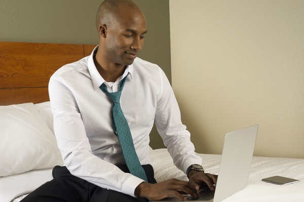 Bureau, espace de travail pour ordinateurs portables