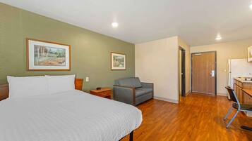 Desk, laptop workspace, iron/ironing board, free WiFi