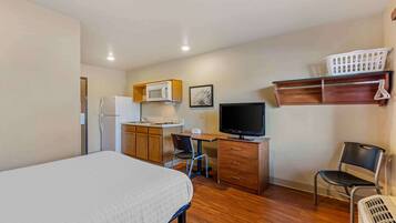 Standard Studio, Non Smoking, Refrigerator & Microwave | Desk, laptop workspace, iron/ironing board, free WiFi