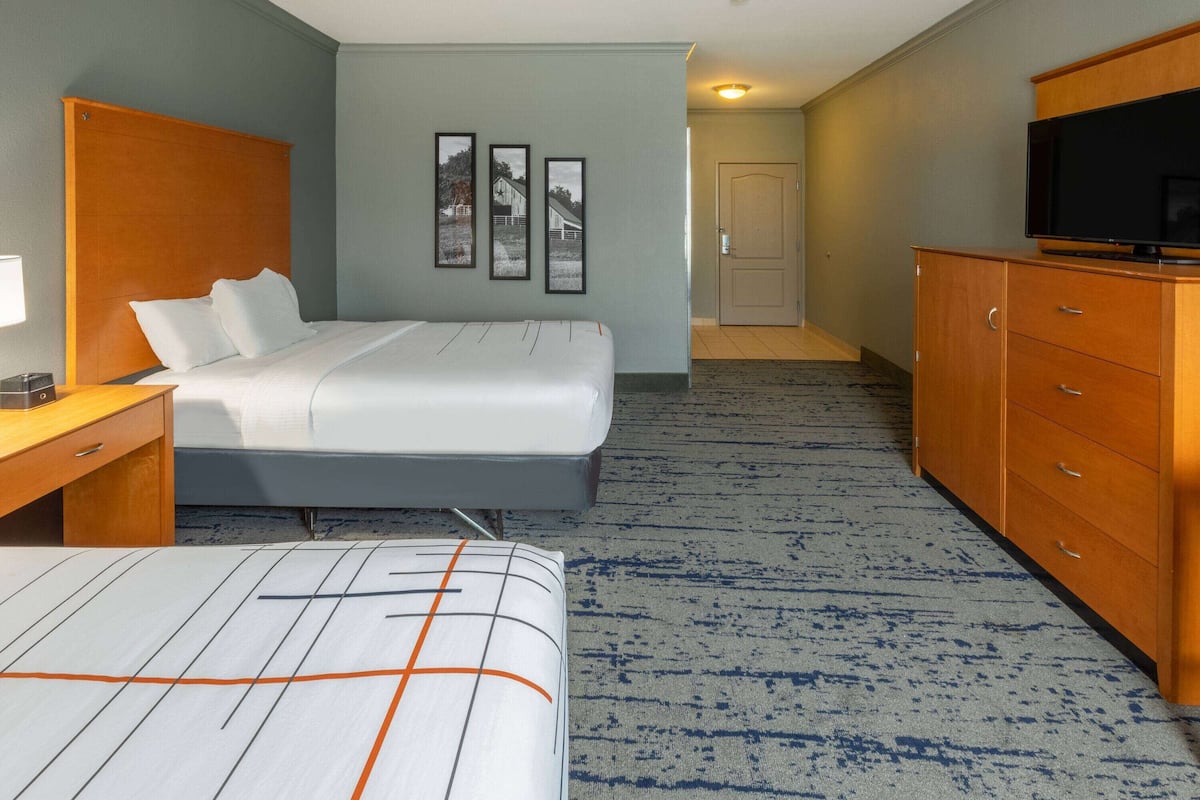 Room, 2 Queen Beds, Accessible, Non Smoking
