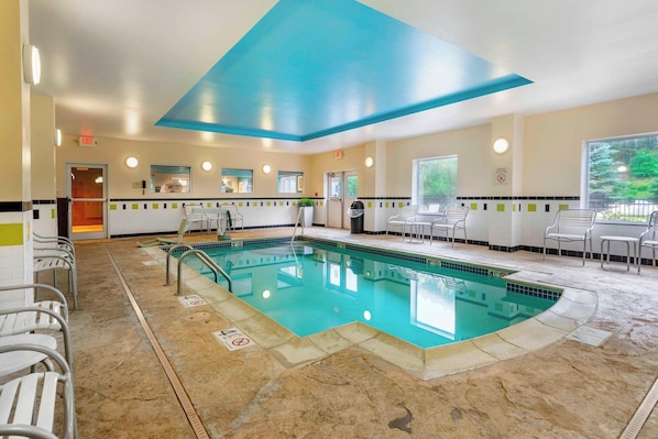 Indoor pool - Fairfield Inn & Suites by Marriott Hooksett (Hooksett)
