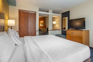 Premium bedding, desk, blackout drapes, iron/ironing board - Fairfield Inn & Suites by Marriott Hooksett (Hooksett)