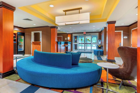 Lobby lounge - Fairfield Inn & Suites by Marriott Hooksett (Hooksett)