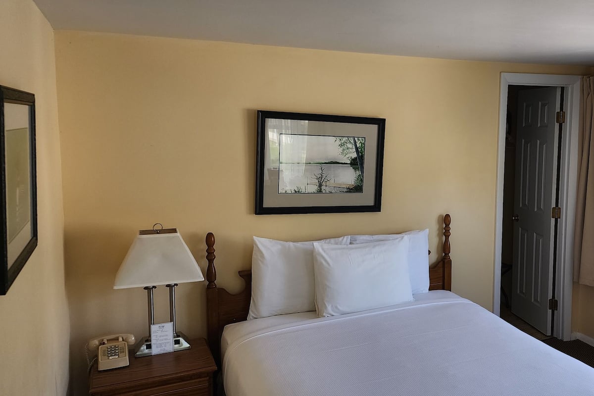 Comfort Room | Soundproofing, iron/ironing board, free WiFi, bed sheets
