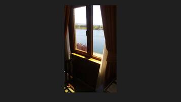 Kamer, 1 queensize bed, uitzicht op rivier | Kameruitzicht