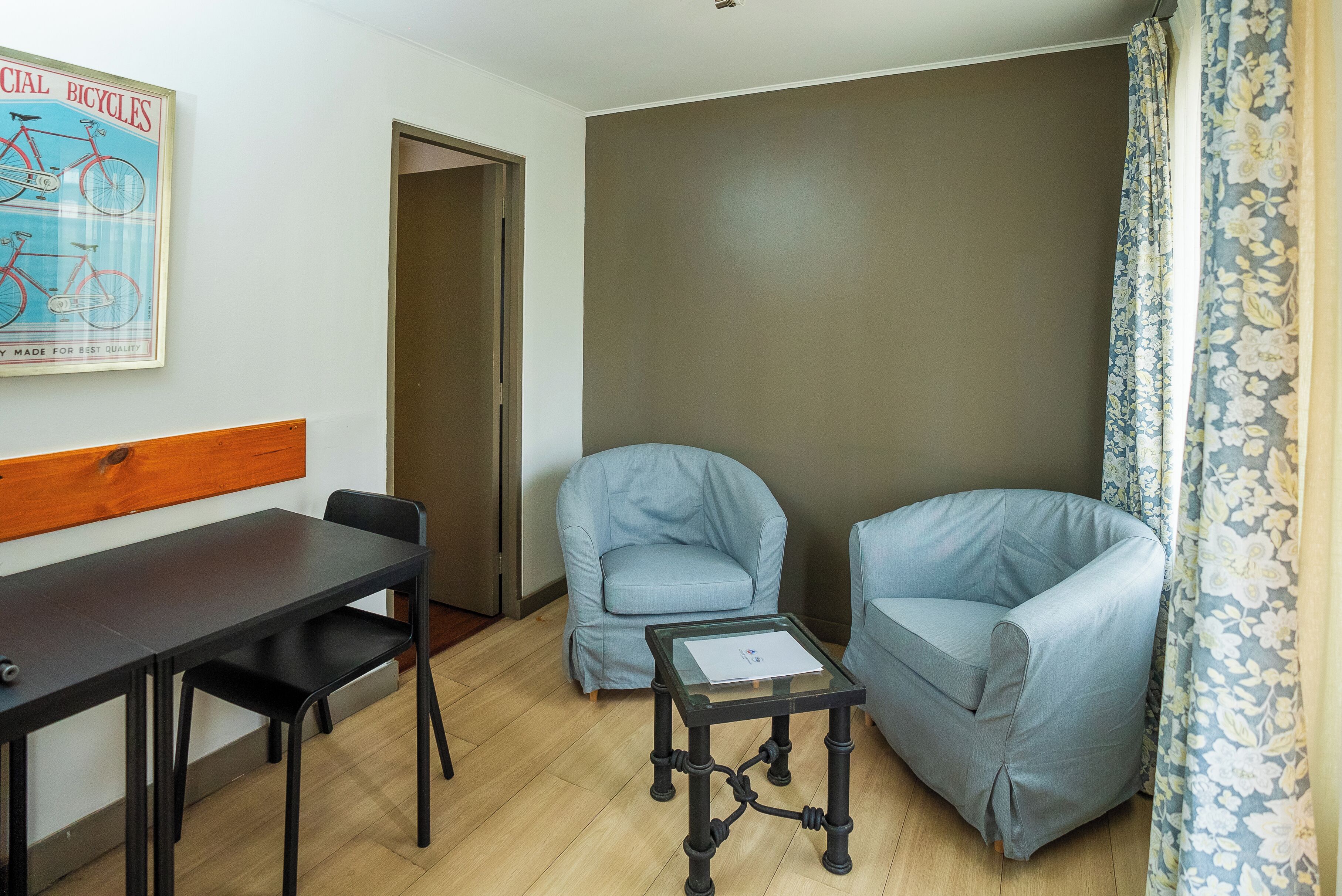 cabana matrimonial con desayuno continental | living area | flat-screen tv