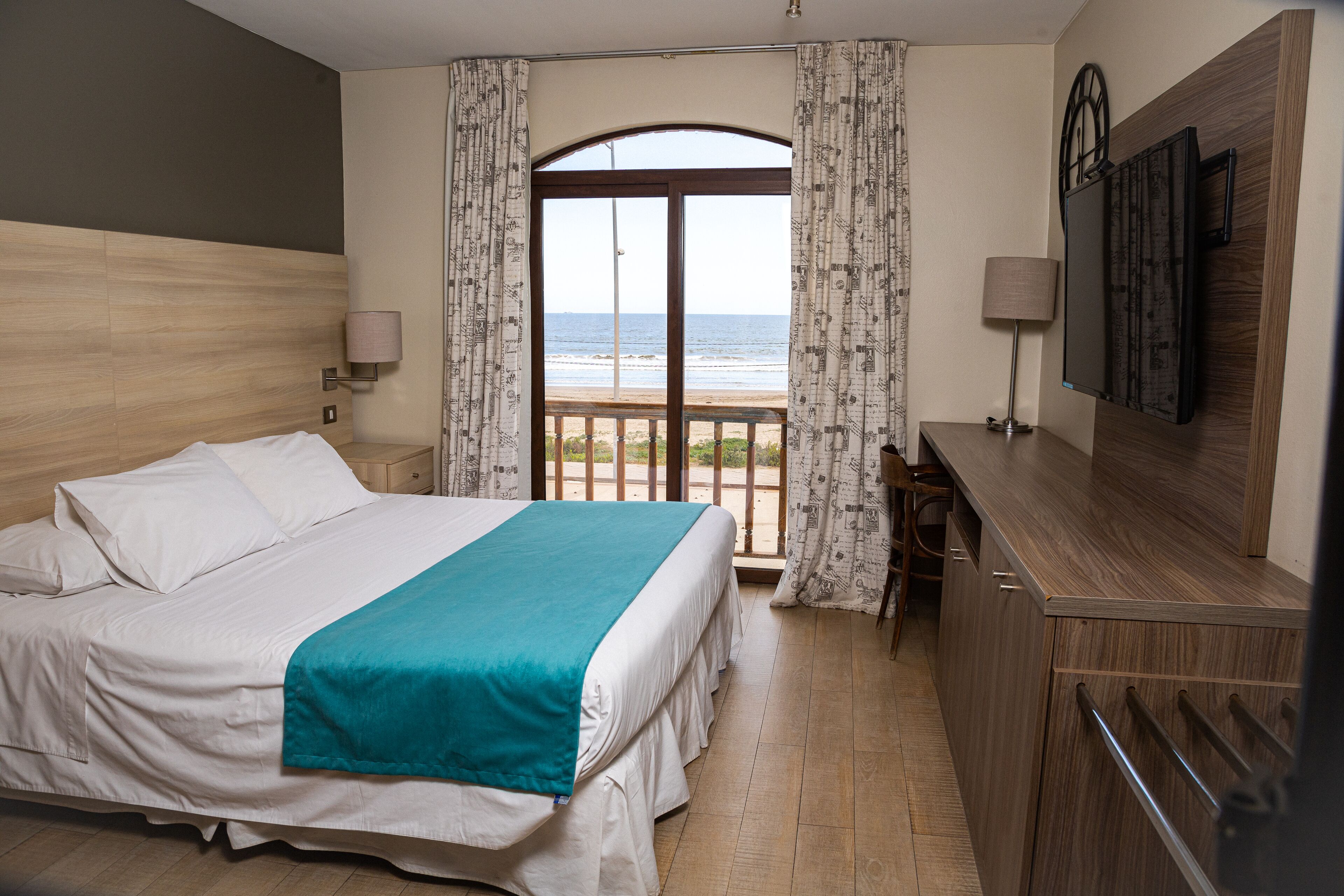 Minibar y caja de seguridad en la habitación 