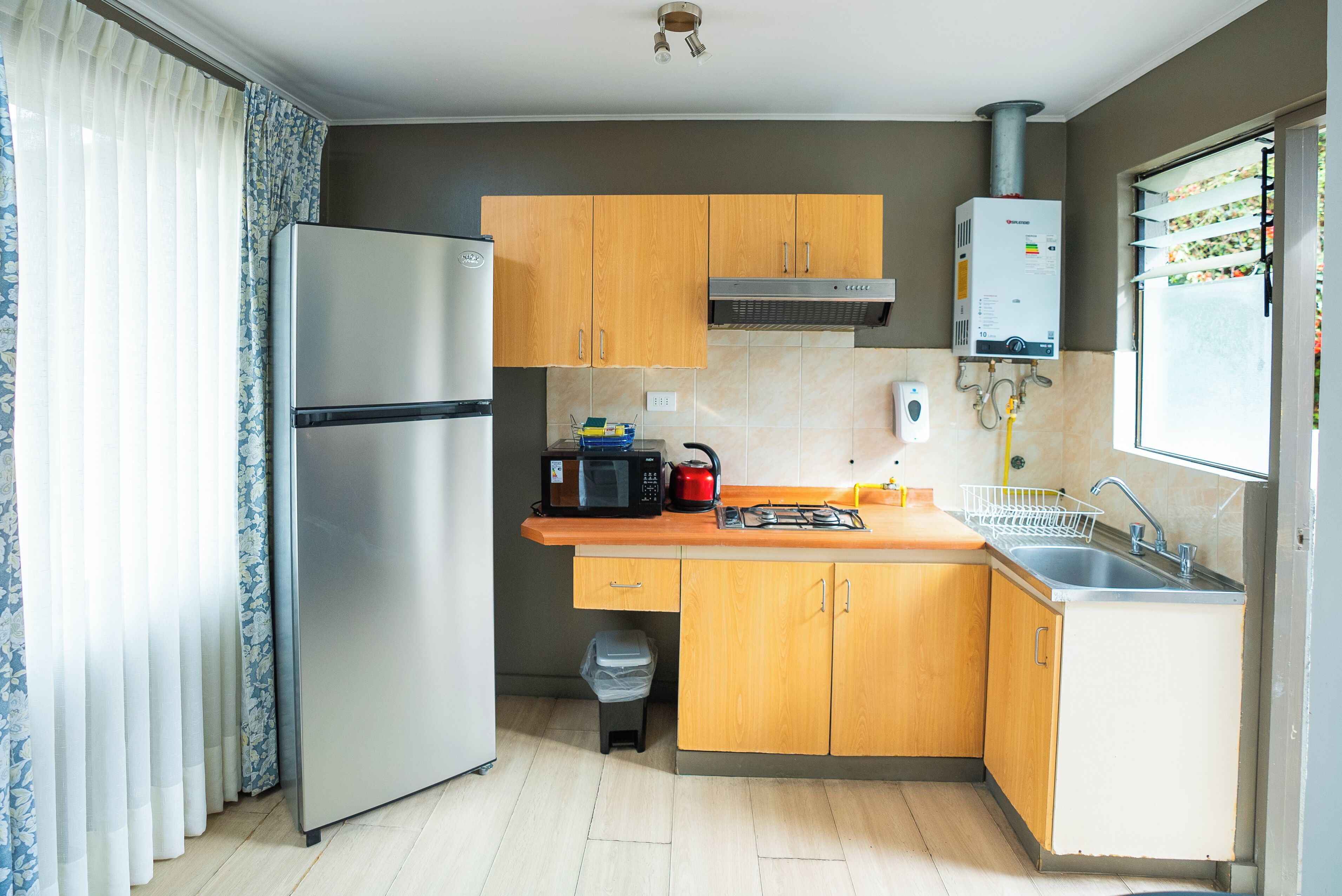 cabana matrimonial con desayuno continental | living area | flat-screen tv