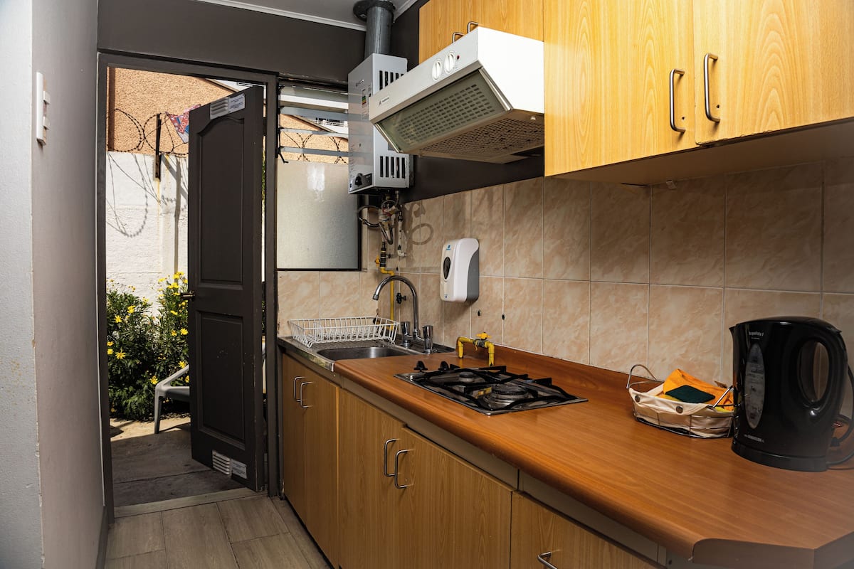 cabana 4 personas con desayuno continental | living area | flat-screen tv