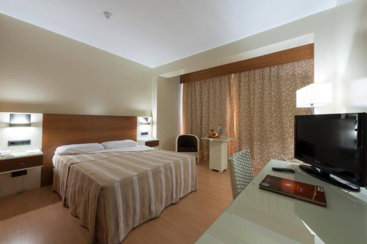 In-room safe, desk, blackout curtains, soundproofing