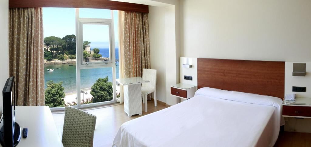 In-room safe, desk, blackout drapes, soundproofing