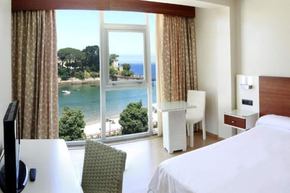 In-room safe, desk, blackout curtains, soundproofing