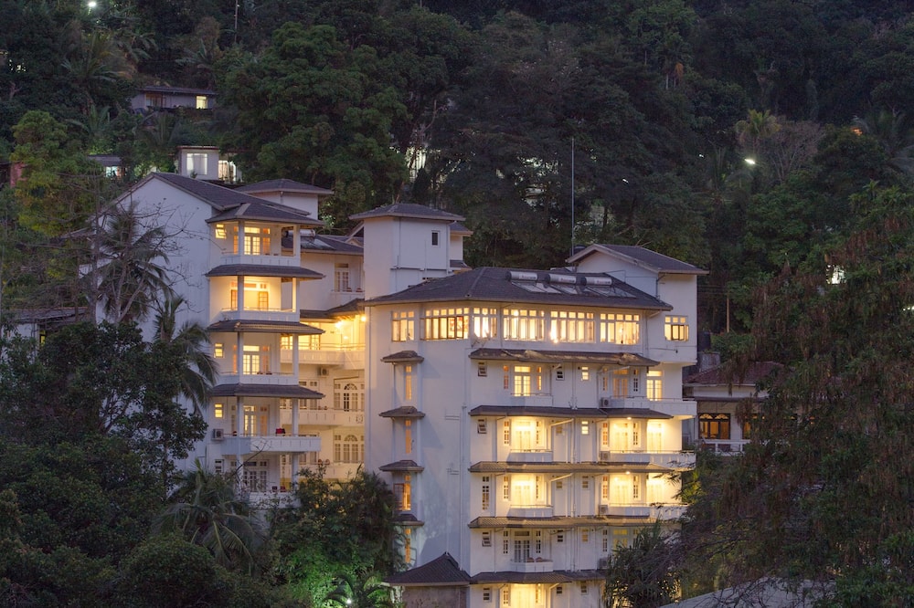 Oak Ray Serene Garden Hotel