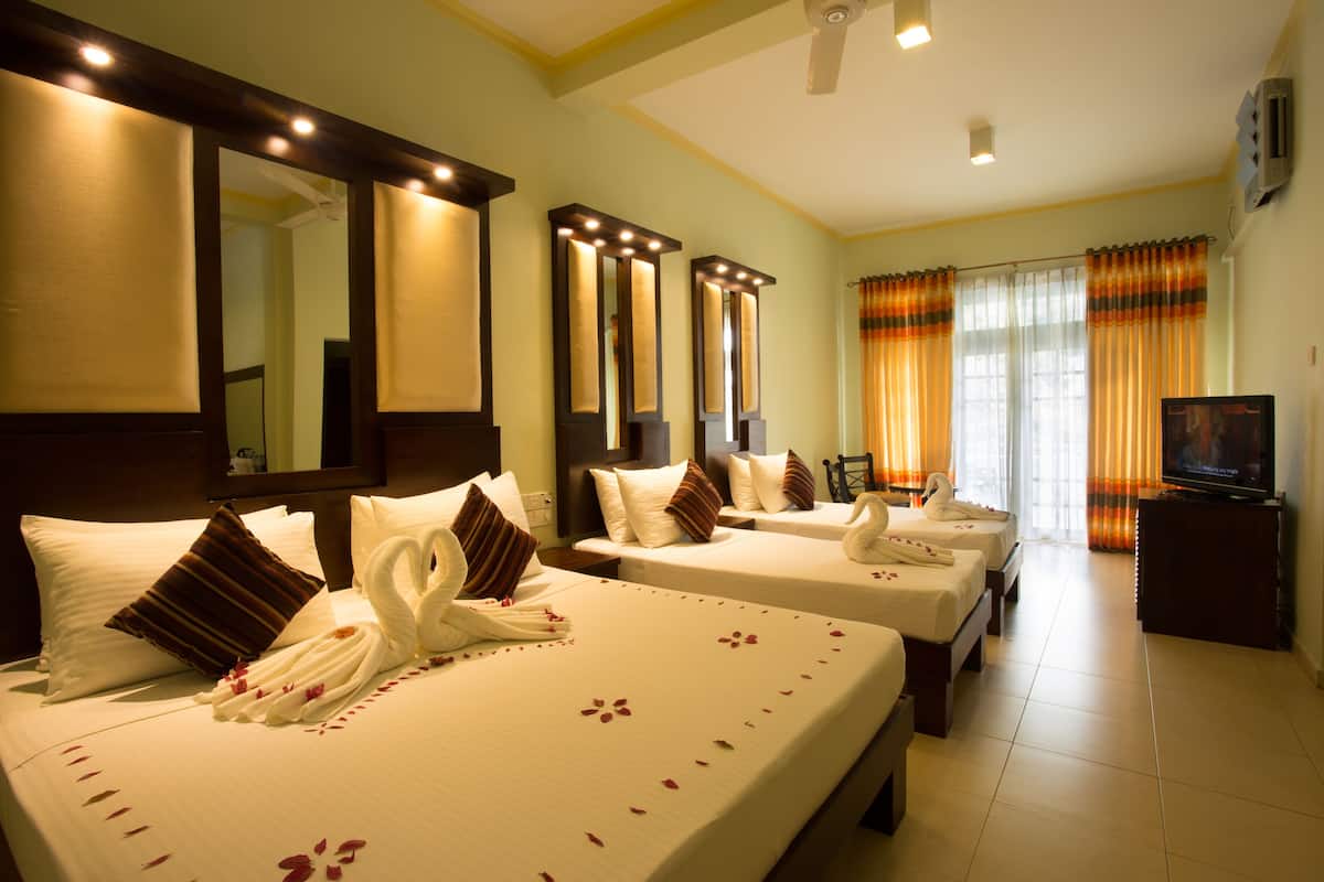 Family Suite | Minibar, in-room safe, desk, iron/ironing board