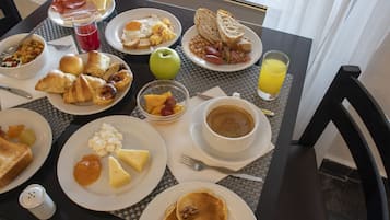 Free daily buffet breakfast