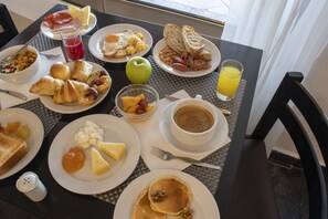 Free daily buffet breakfast