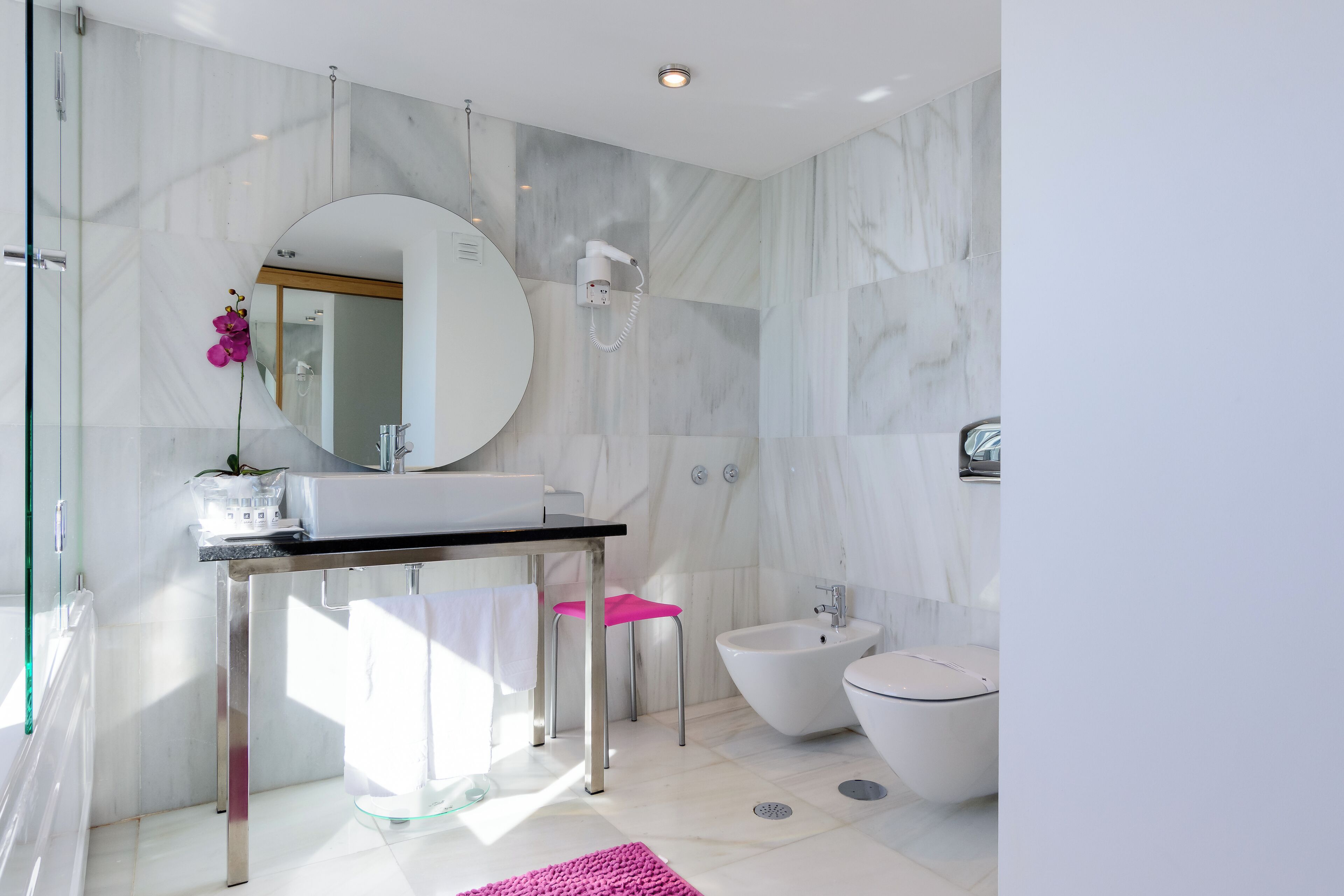 deluxe studio suite | bathroom | bathtub, hair dryer, towels