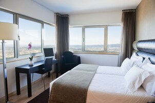 Minibar, caja fuerte, escritorio y sistema de insonorización