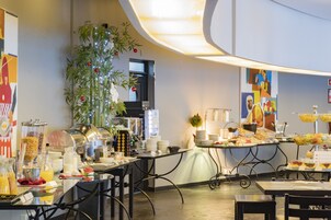 Desayuno bufé gratuito y diario