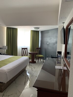 Luxury Room, Partial Ocean View - Hotel Lois Veracruz (Boca del Río)