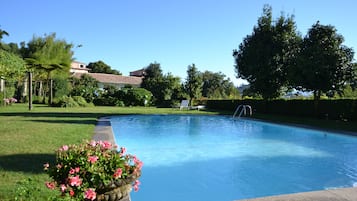 Seasonal outdoor pool, pool umbrellas, sun loungers