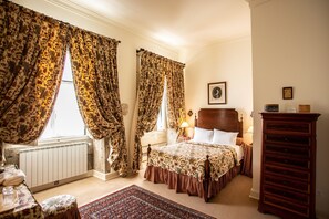 Habitación doble estándar | Decoración personalizada, wifi gratis y ropa de cama 