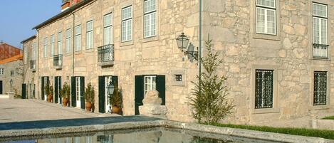 Fachada da propriedade