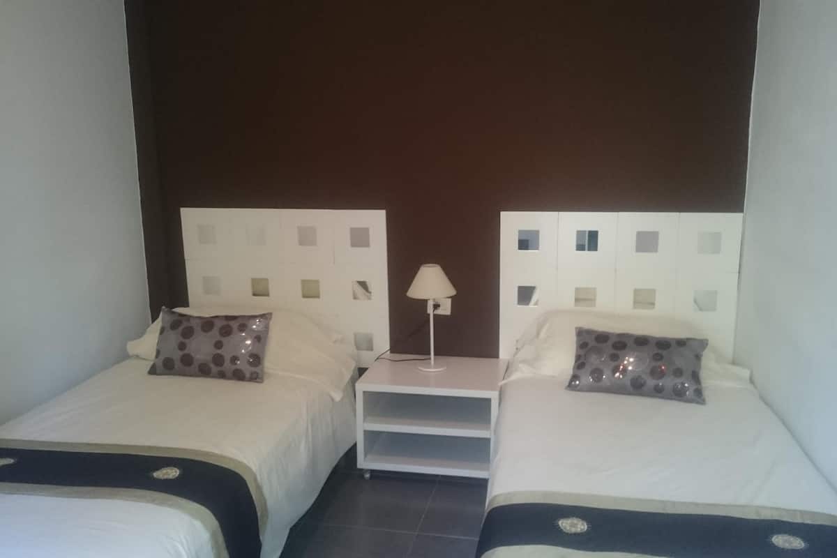 1 bedroom, in-room safe, blackout drapes, cribs (free)