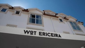 A building with the sign "WOT ERICEIRA" on the facade. - Camarao (Mafra)