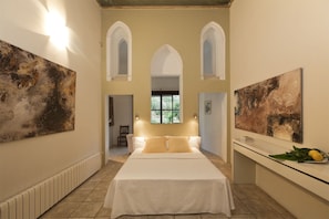 Suite, terraza, vistas a la montaña (Sa Capella) | 1 dormitorio, colchones con acolchado adicional, minibar y caja fuerte