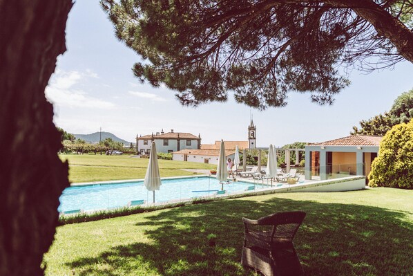 Seasonal outdoor pool, pool umbrellas, sun loungers - Quinta Do Monteverde (Viana do Castelo)