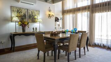 Duplex Apartment with Sea View | In-room dining