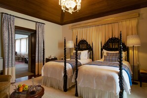 Deluxe-rum - havsutsikt | 1 sovrum, Select Comfort-madrasser och värdeförvaringsskåp på rummet