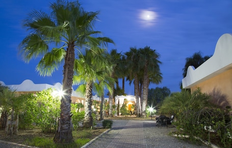 Exterior. Garden Hotel Ripa