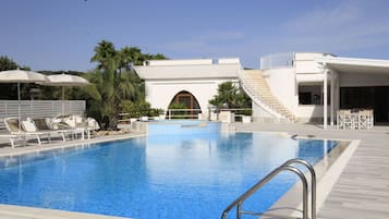 Outdoor pool, sun loungers